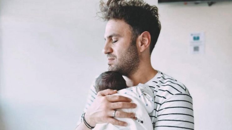 Hovig: Οι πρώτες δηλώσεις μετά τον ερχομό του γιου του και τα αποθεωτικά σχόλια για τη σύζυγό του [βίντεο]