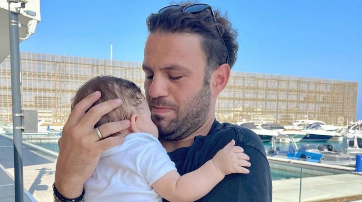 Hovig: Μάθαμε πότε θα γίνει η βάφτιση του γιου του