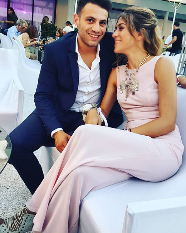 Τρελά ερωτευμένος! Ο Hovig χορεύει με τη σύντροφό του έξω από την εκκλησία!