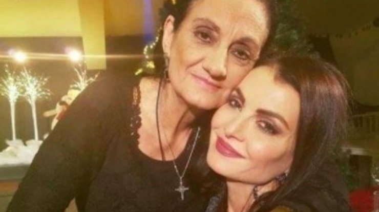 Συγκινεί η Χριστίνα Παυλίδου κάνοντας throwback σε παραμονή πρωτοχρονιάς όπου τραγουδά με τη μητέρα της