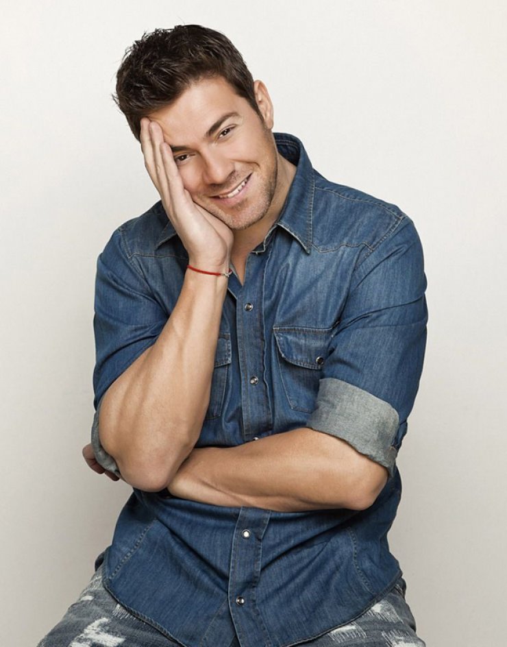 Χρήστος Χολίδης: Είναι αυτή η νέα του σύντροφος μετά το χωρισμό από τη Χριστίνα Μουστάκα;