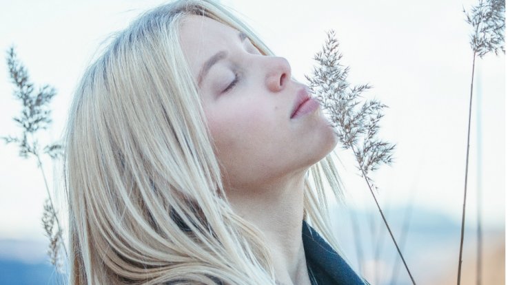 Η δερματολογική επανορθωτική φροντίδα που "γεμίζει" την ευαίσθητη επιδερμίδα