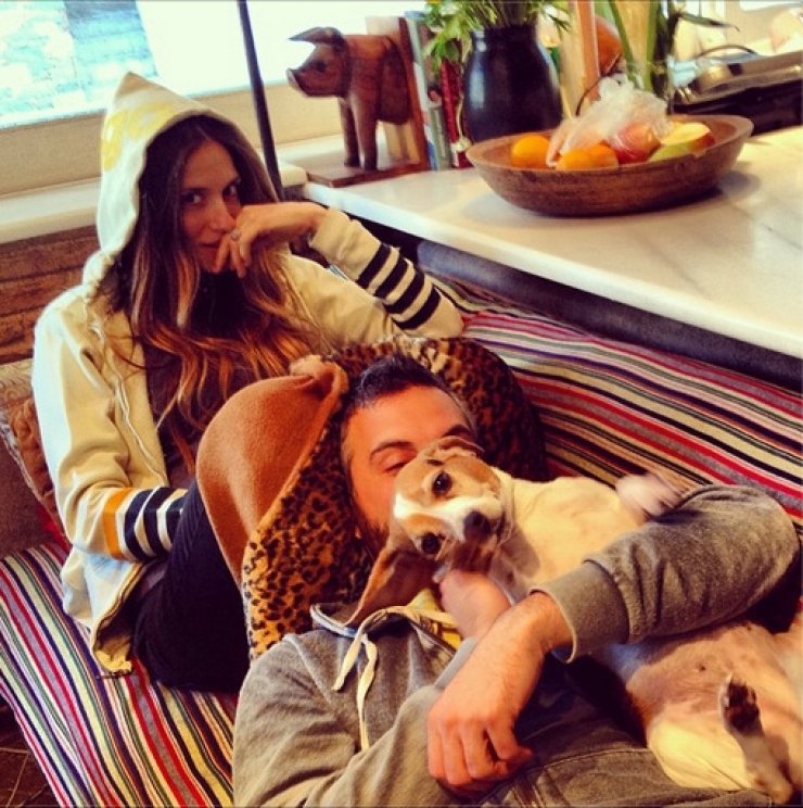 Οι φωτογραφίες της Σοφίας Καρβέλα με τη μαμά Άννα και τον Θανάση Πανουργιά