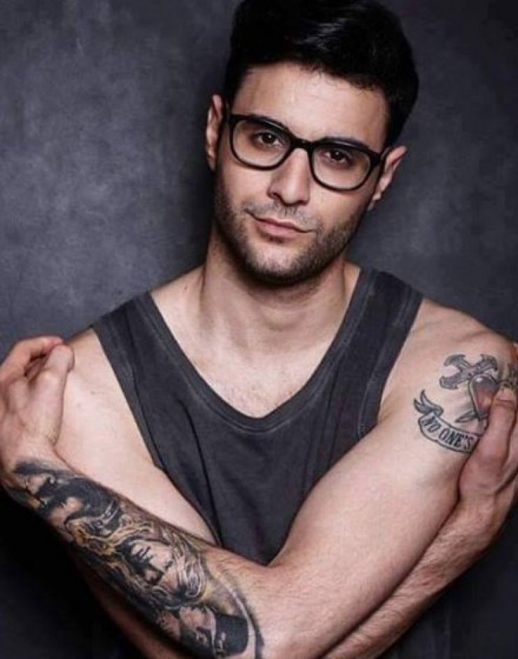 Ίαν Στρατής: Συνεχίζει να προκαλεί!