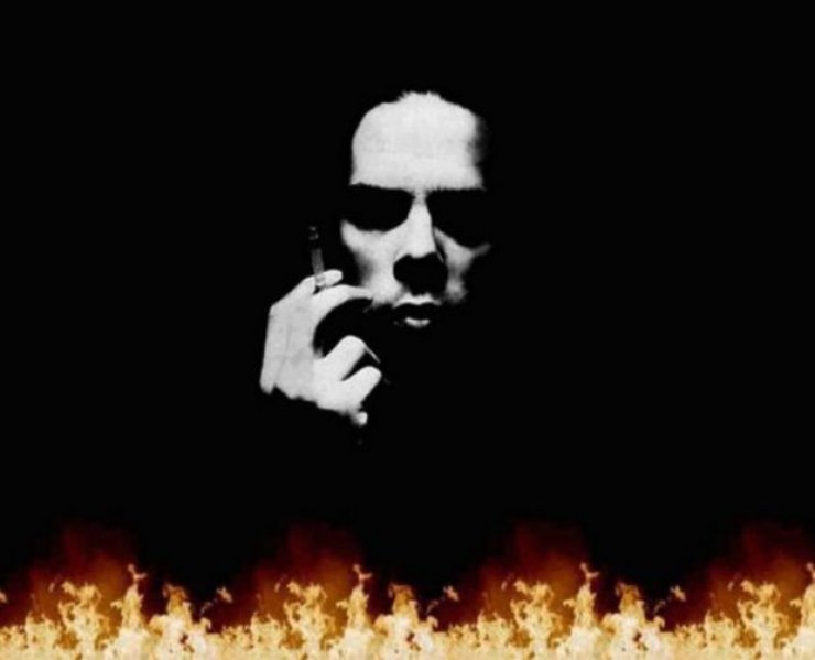 O Nick Cave τραγουδά: "στην Αθήνα κλαίνε από τα δακρυγόνα..."