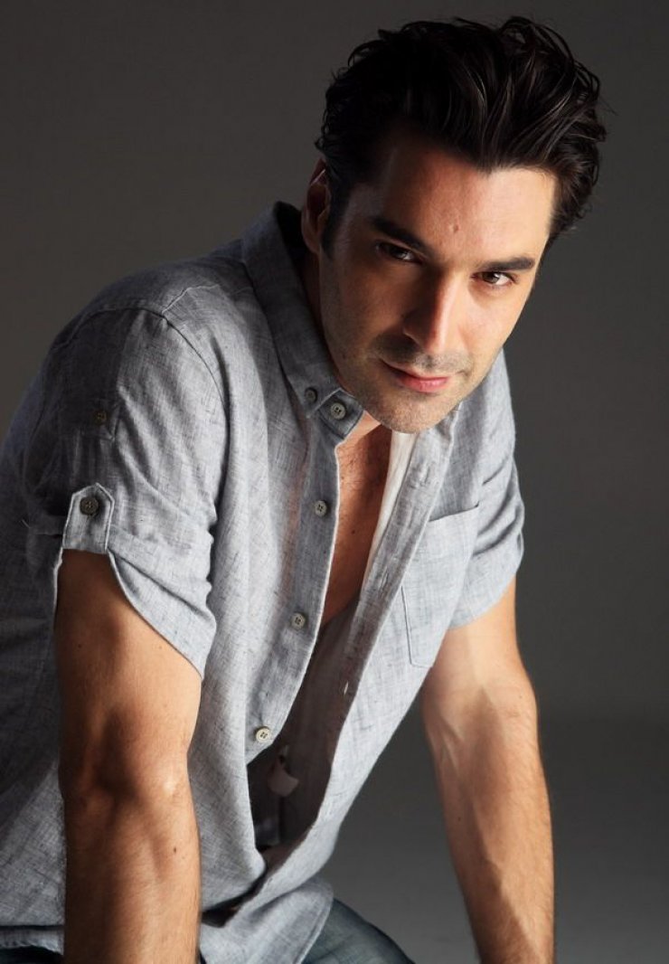 Δείτε τον άγνωστο μέχρι τώρα αδερφό του Χριστόφορου Παπακαλιάτη