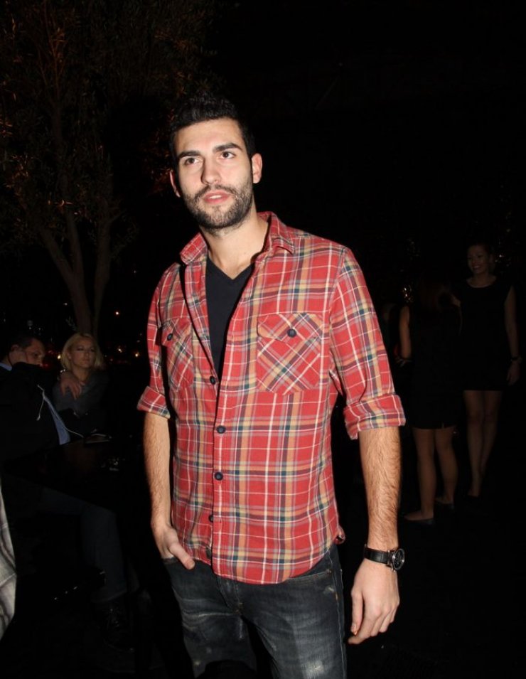 Ο αδελφός της Ελένης Μενεγάκη μας τα έδειξε (σχεδόν) όλα[εικόνα]