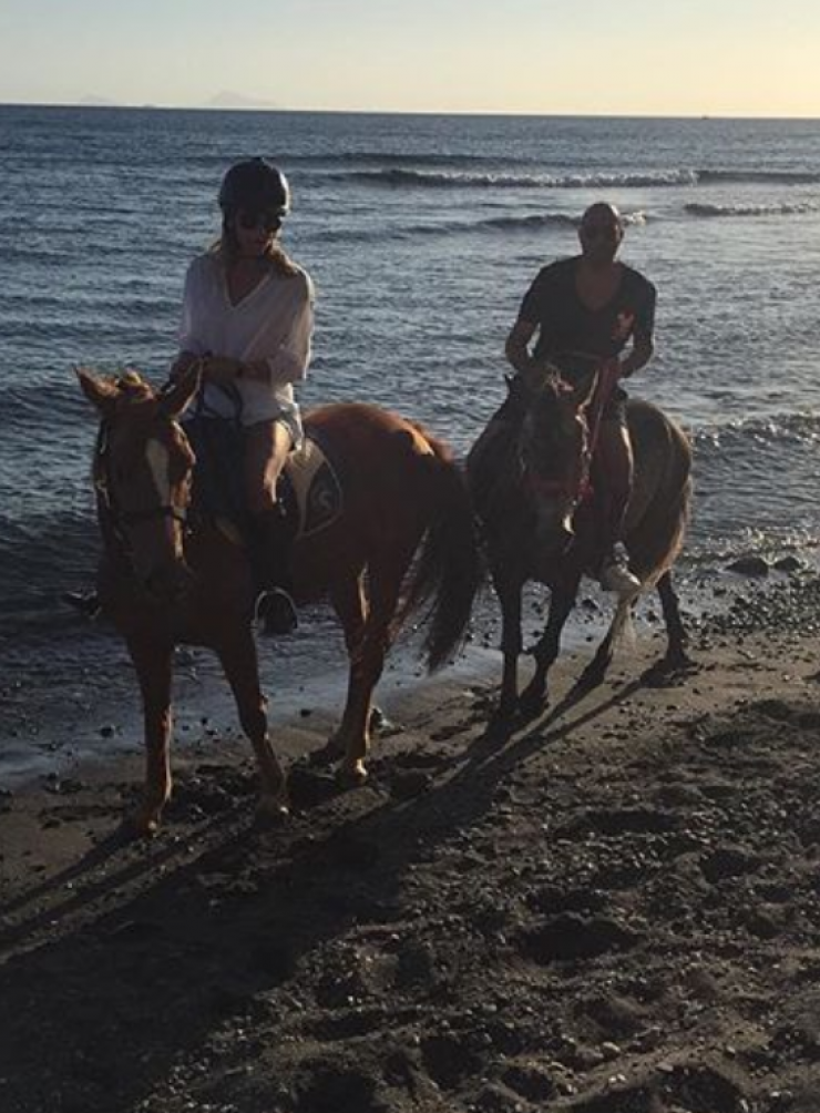 Είδαμε για πρώτη φορά τη νεογέννητη κορούλα ζευγαριού της κυπριακής showbiz!