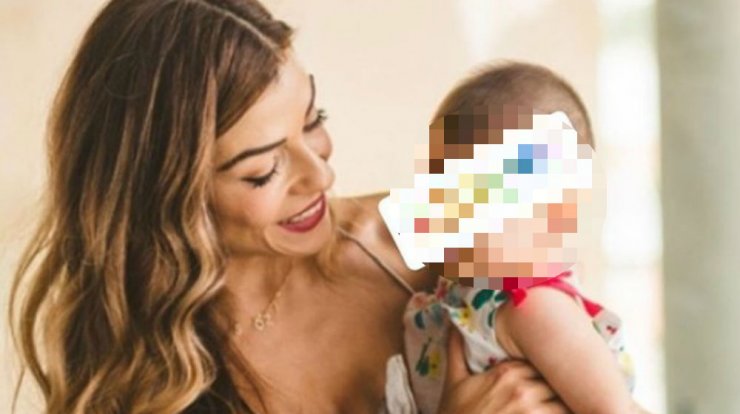 Ιφιγένεια Χατζηγρηγορίου Χουλιώτη: Με παρόμοιο φόρεμα με την ενάμιση έτους κόρη της!