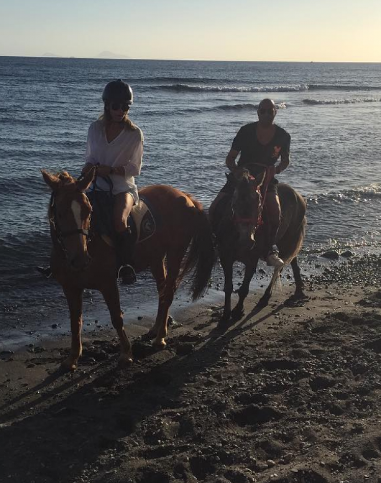 Ζευγάρι της κυπριακής showbiz πραγματοποίησε την πρώτη του δημόσια έξοδο μετά τον ερχομό της κορούλας τους!