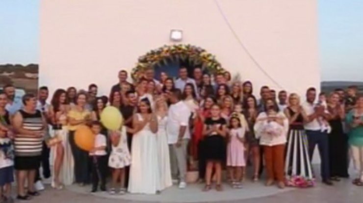 Ζευγάρι Κύπριων δημοσιογράφων ανανέωσαν τους όρκους τους μετά από 20 χρόνια γάμου! [βίντεο]