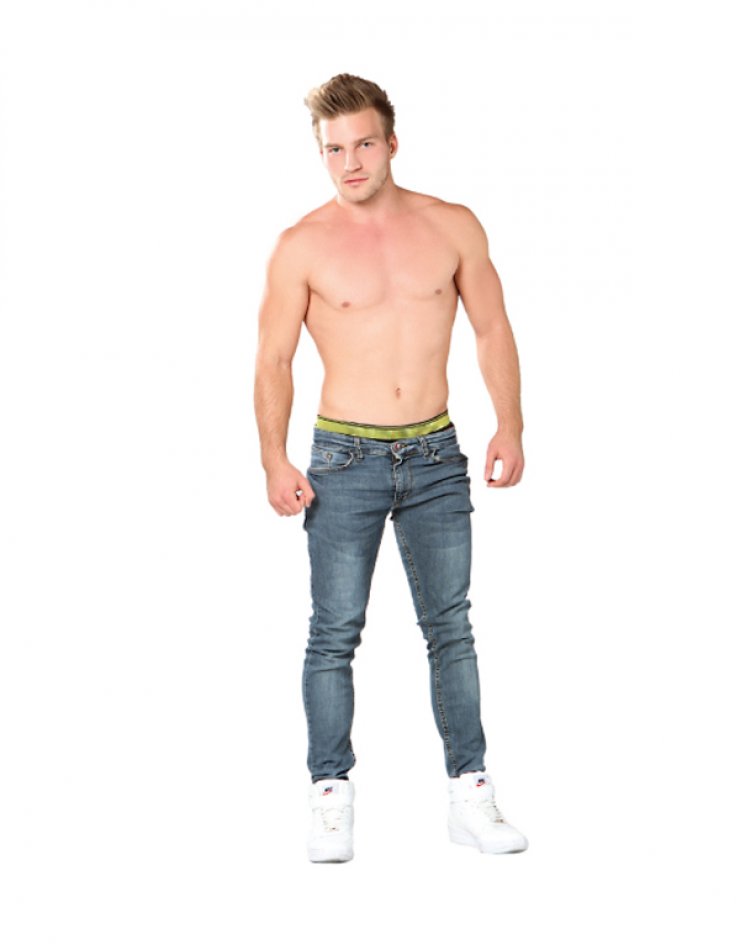 Ikar Grabovan: Ανεβάζει τη θερμοκρασία στα ύψη και προκαλεί τις γυναίκες να “ζεσταθούν”