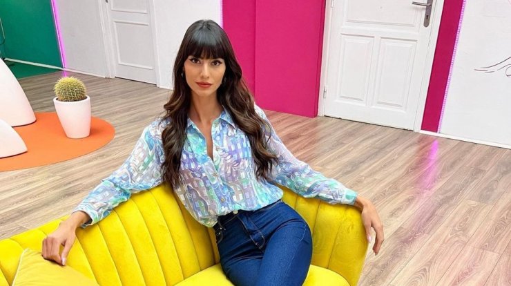 Ηλιάνα Παπαγεωργίου: Σου δείχνει πώς να φορέσεις το λευκό πουκάμισο το βράδυ