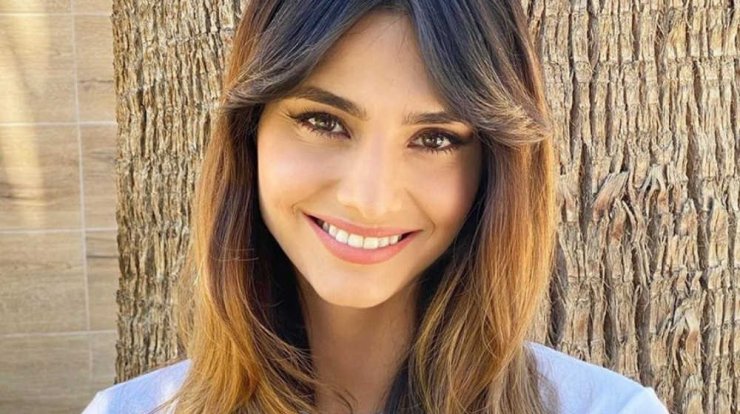 Η Ηλιάνα Παπαγεωργίου φόρεσε το κουστούμι με τον πιο σέξι τρόπο