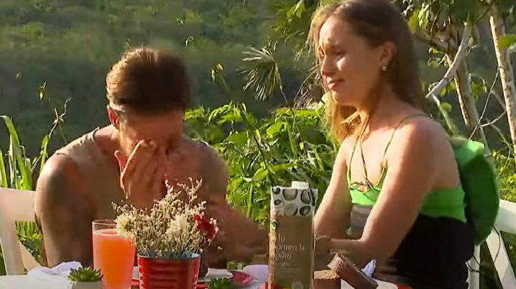 Η σύντροφος του Ηλία Μπόγδανου του ανακοίνωσε την εγκυμοσύνη κι εκείνος ξέσπασε σε κλάματα