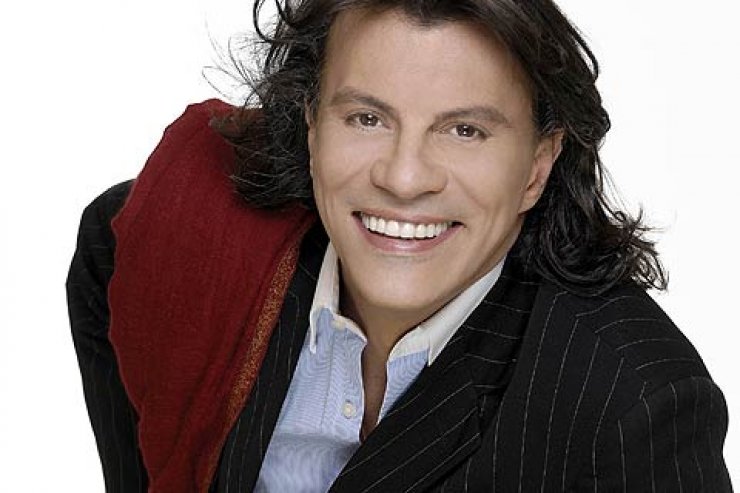 Ηλίας Ψινάκης: Άλλαξε το όνομα της Φιλιππινέζας του!