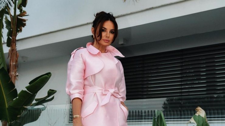 H Ramona Filip σου δείχνει πώς να φορέσεις το γκρι το φθινόπωρο 