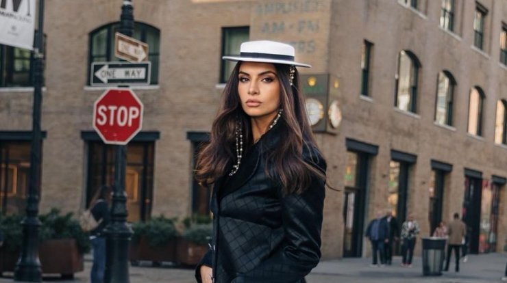 3 τρόποι να υιοθετήσεις το logomania trend, σύμφωνα με την Κριστίν Παναγή