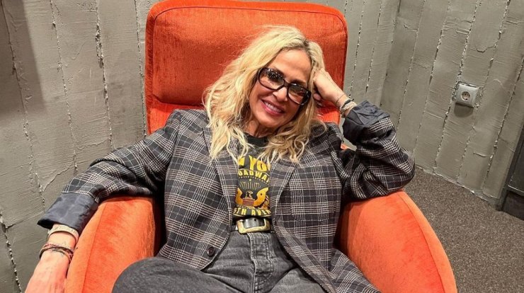 Το Dior καπέλο της Άννας Βίσση που φόρεσε στο αεροδρόμιο