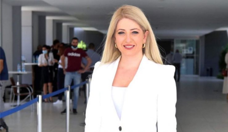 Αννίτα Δημητρίου: Φοράει ένα από τα πιο διαχρονικά φορέματα της μόδας