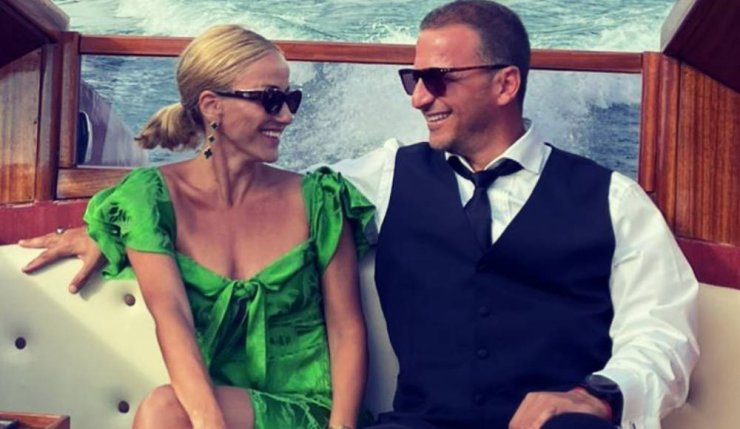 6 stylish ζευγάρια του νησιού που μας απασχολούν με τα looks που δημιουργούν