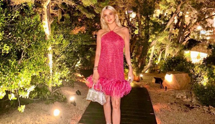 Βανέσσα Λοΐζου: Το colorful beach look της στο Saint Tropez