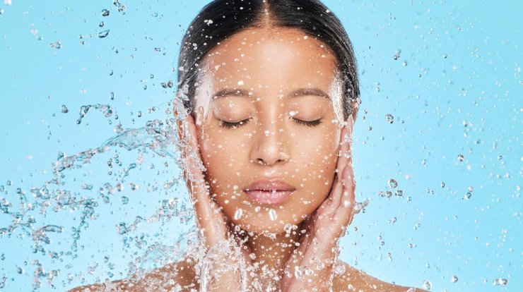 Tα οφέλη του καθαρισμού προσώπου με κρυστάλλους