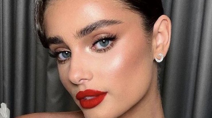 Βήμα βήμα το πιο glam make up look από την Βαρβάρα Νικολακάκη