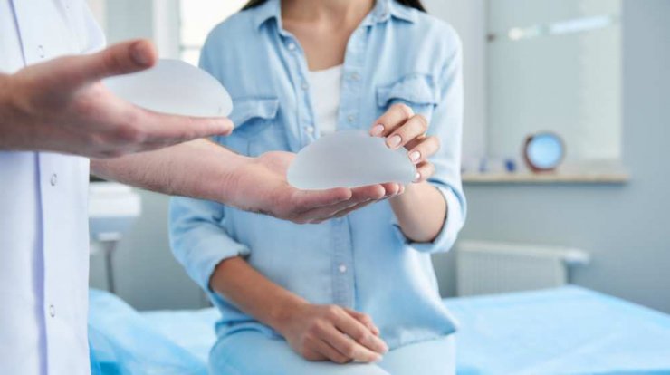 Αυξητική στήθους: Η ειδικός εξηγεί πως να επιλέξεις τις σιλικόνες σου