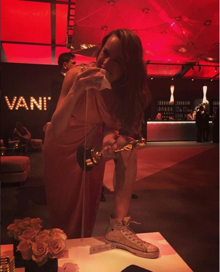 Πήρε το Όσκαρ και το έριξε στα...burger [εικόνα]