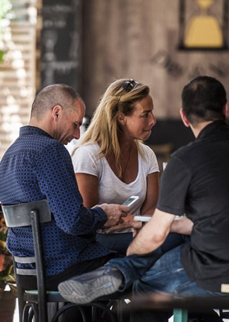 Τι έκανε λίγη ώρα μετά την παραίτησή του ο Βαρουφάκης [εικόνες]