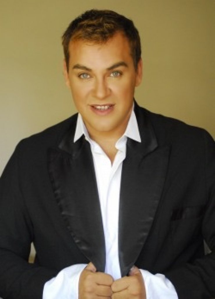 Σοκ στον καλλιτεχνικό κόσμο . "Εφυγε" ο make up artist και ηθοποιός Γιάννης Αγγελάκης