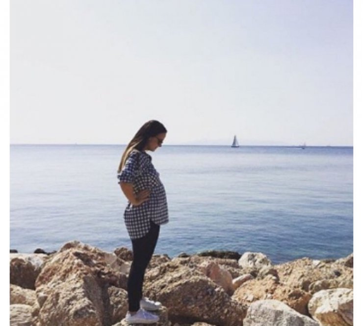 Η πρώτη φωτογραφία της Ελληνίδας παρουσιάστριας μετά την αποκάλυψη της εγκυμοσύνης της