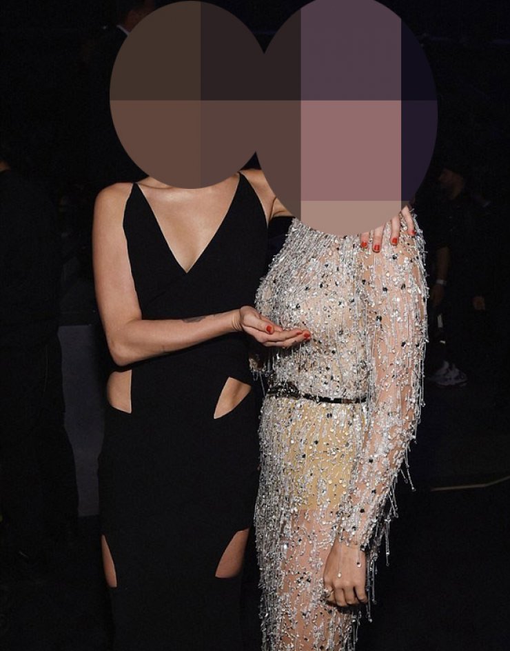 Διάσημη τραγουδίστρια χούφτωσε πασίγνωστη celebrity!