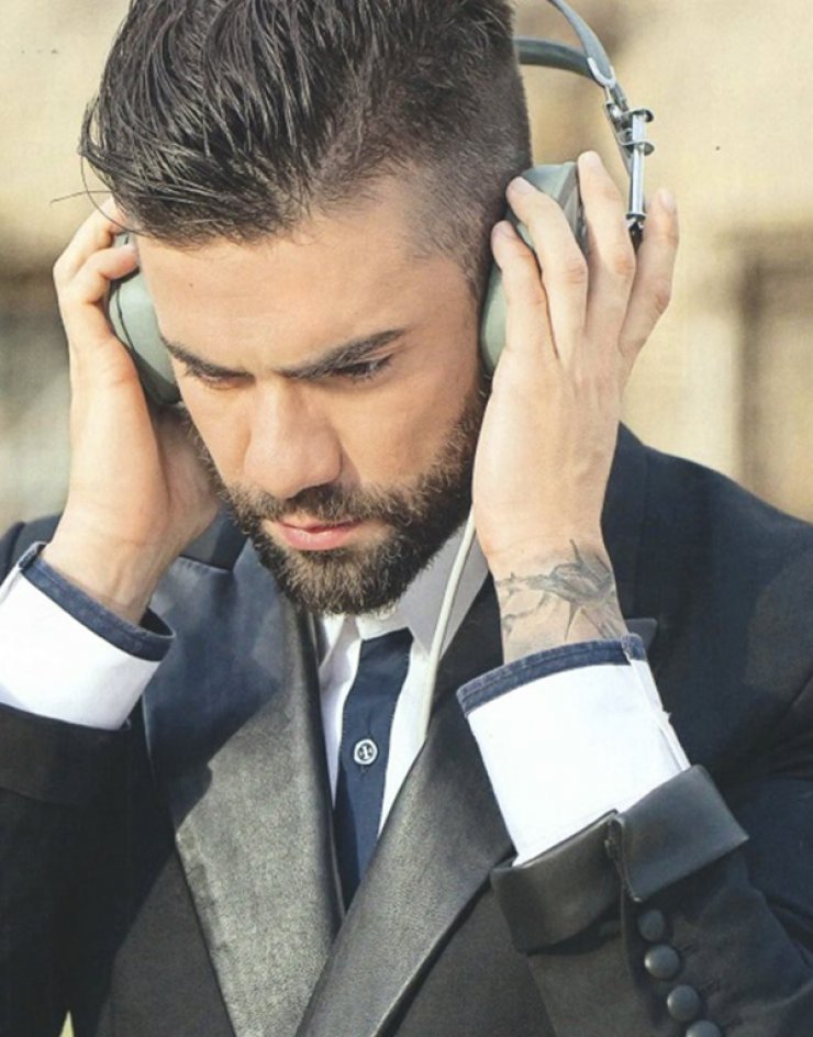 Θοδωρής Μαραντίνης: Γυμνός στο νέο clip των Onirama