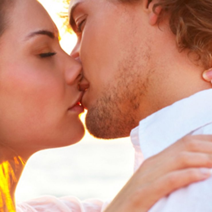 Πόσους ερωτικούς συντρόφους έχουν άντρες και γυναίκες έως τα 44;