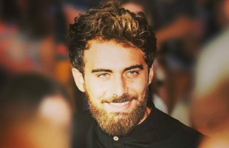 Με ποια επώνυμη εντόπισαν οι φωτογράφοι τον Μάριο Πρίαμο να φιλιέται στη μέση του δρόμου;