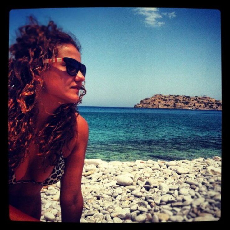 Αδερφή δημοσιογράφου και κόρη παλαίμαχου διαιτητή η πανέμορφη κοπέλα που σκοτώθηκε σε καραμπόλα στην Ελλάδα