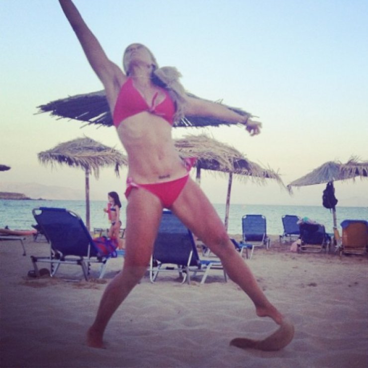 Hot και sexy η Ελεονώρα Μελέτη παίζει ρακέτες