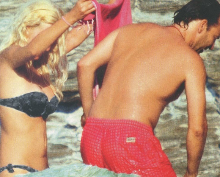  Οι selfies της Ελένης στην παραλία