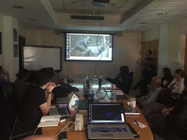 "Kρυφός Καιάδας": Έγινε κλειστή παρουσίαση του πιλοτικού επεισόδιου σε ομάδα της τηλεόρασης ΣΙΓΜΑ