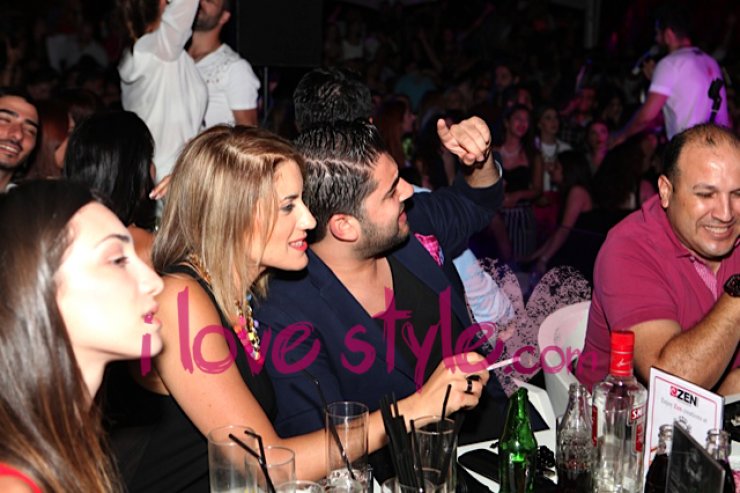 Αποκλειστικό: Θησέας Ιωάννου: Οι πρώτες φωτογραφίες αγκαλιά με τη νέα του σύντροφο