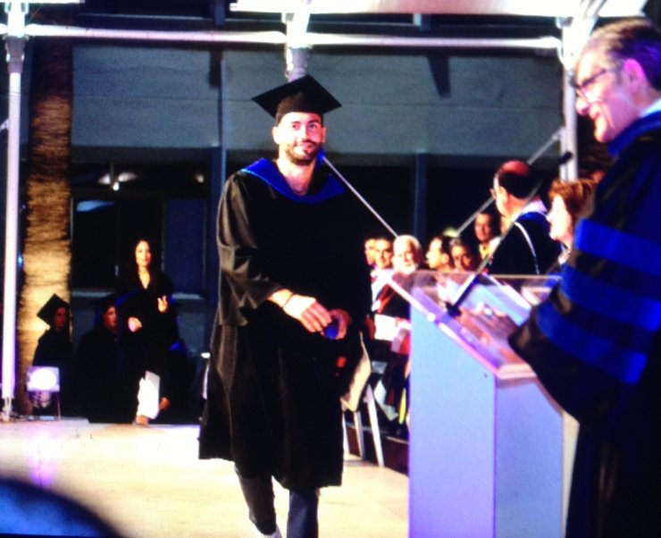 Δείτε την Ελένη Μενεγάκη στην αποφοίτηση του αδερφού της από το Ευρωπαϊκό Πανεπιστήμιο Κύπρου [εικόνα]