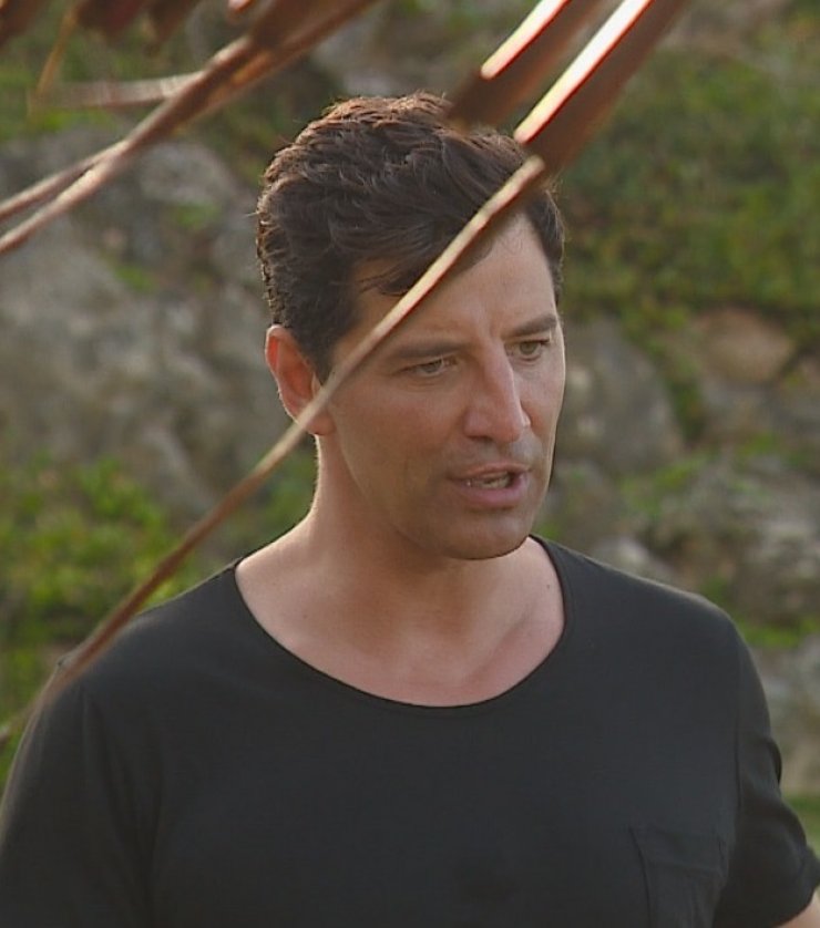 Ο Σάκης Ρουβάς πέρασε μία ολόκληρη ημέρα με τους παίκτες στην παραλία του "Survivor"