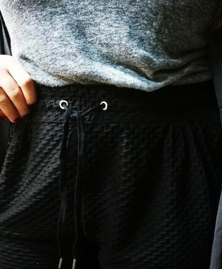 Τα high-waisted παντελόνια μπορούμε να τα φορέσουμε όλες!