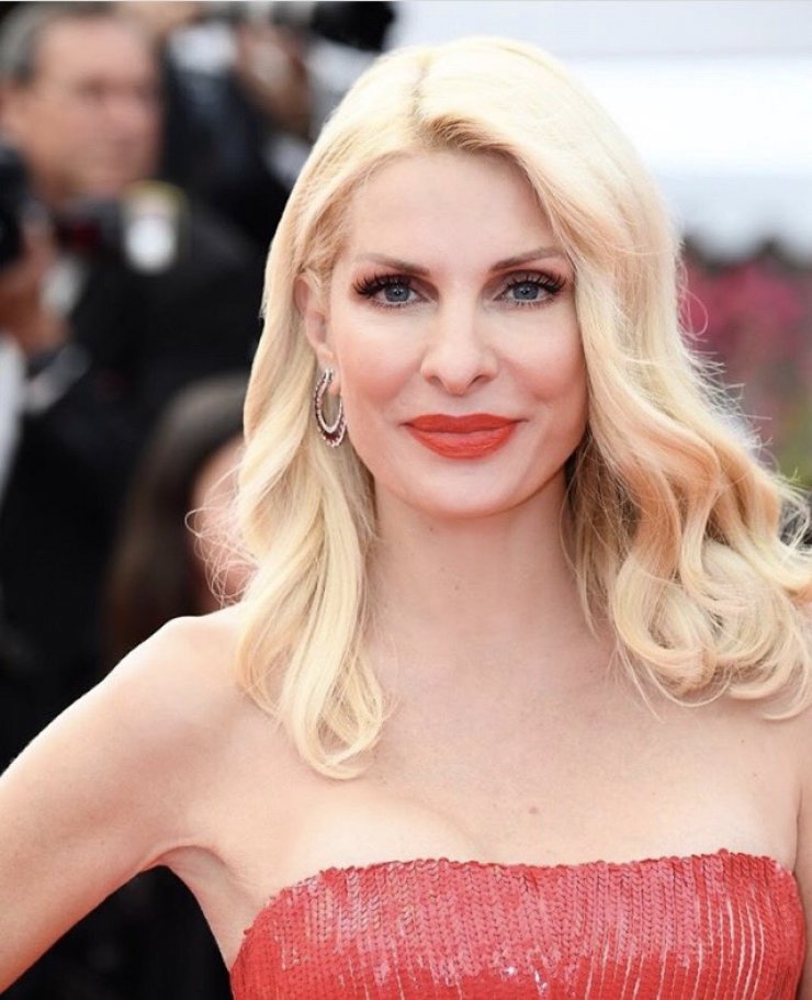 Έλενη Μενεγάκη: Δημιούργησε το αγαπημένο μας καλοκαιρινό look