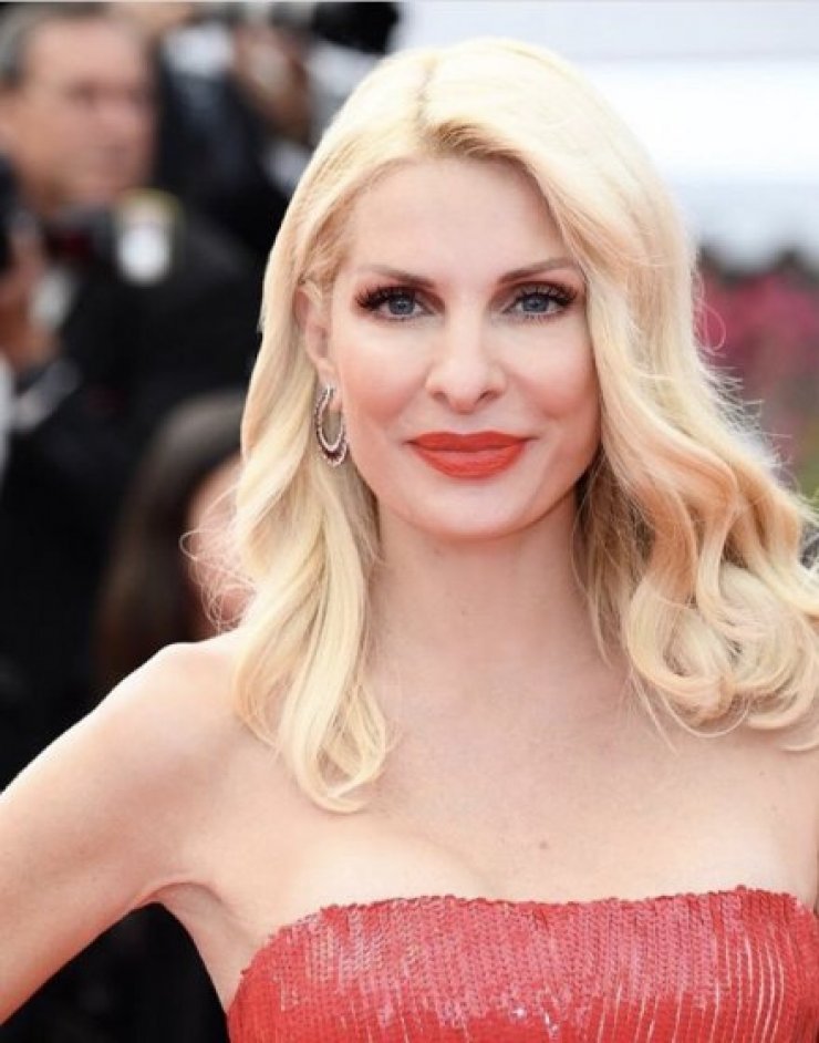 Ελένη Μενεγάκη: Το νέο look της μικρής Μαρίνας και ο διάλογος της παρουσιάστριας με διαδικτυακή της φίλη