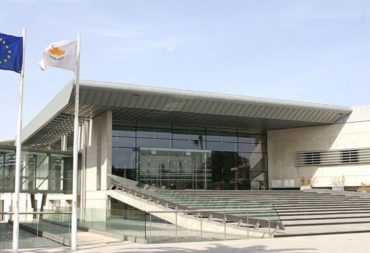Το Ανώτατο αποφασίζει για τα ωράρια καταστημάτων