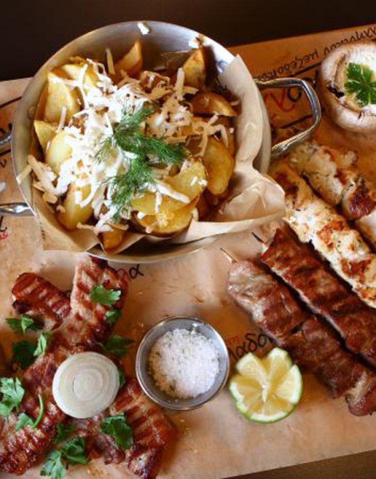 Η νέα άφιξη που αγαπά το φαγητό στη λαδόκολλα