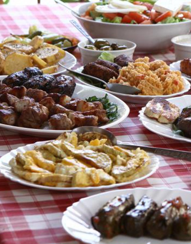 Η ταβέρνα που λατρέψαμε το 2016!